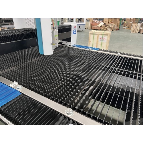 Mașină de tăiat metal cu laser FIBER 3000W 130x250cm + accesorii